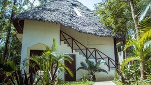 Exterior - 1 room apartment (ground floor) with bathroom & kitchenette & terrace -NG- in the "Forest Dream Resort" (Diani Beach)