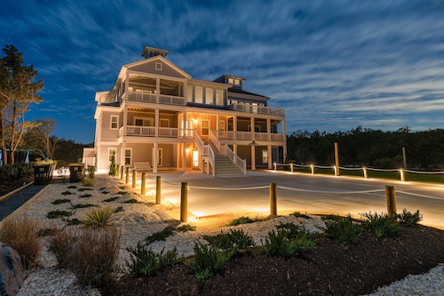 1920 - Captain's Corner, a stunning 11-bed Corolla, NC, private pool, game room, theatre room