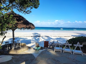Beach nearby, sun loungers, beach towels