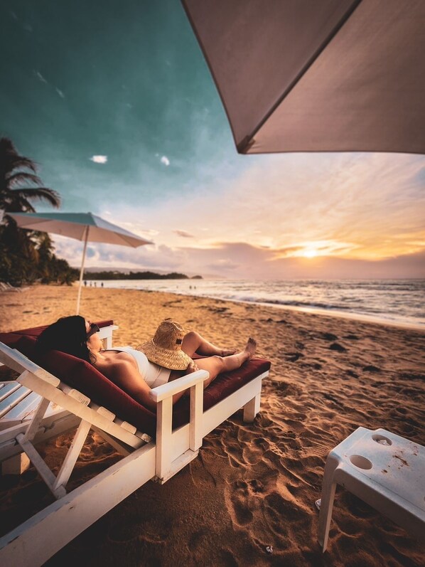 Solstolar och strandhanddukar