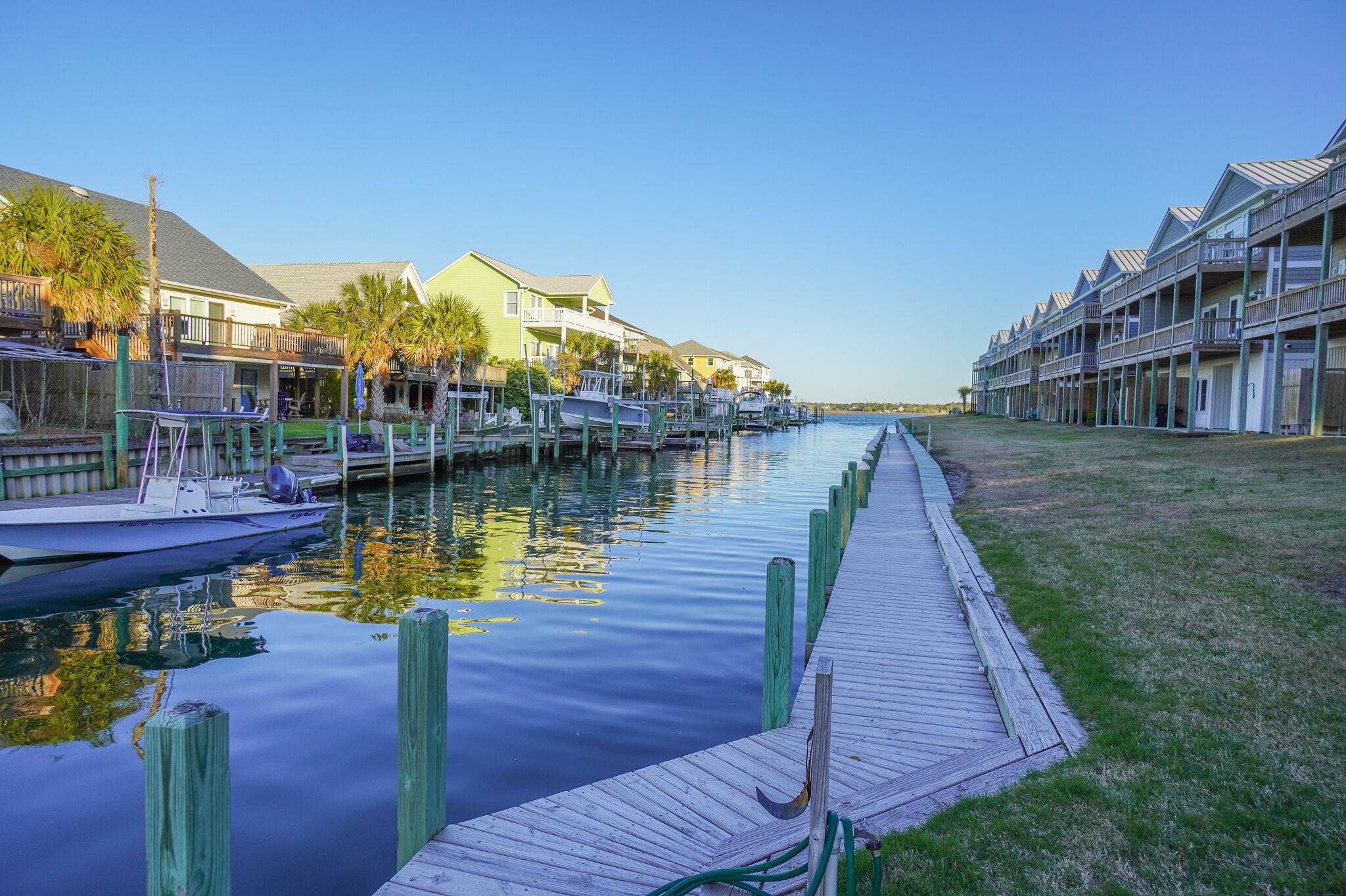 SoundSide Cottage - Kayaks, Paddleboard and Pet Friendly!