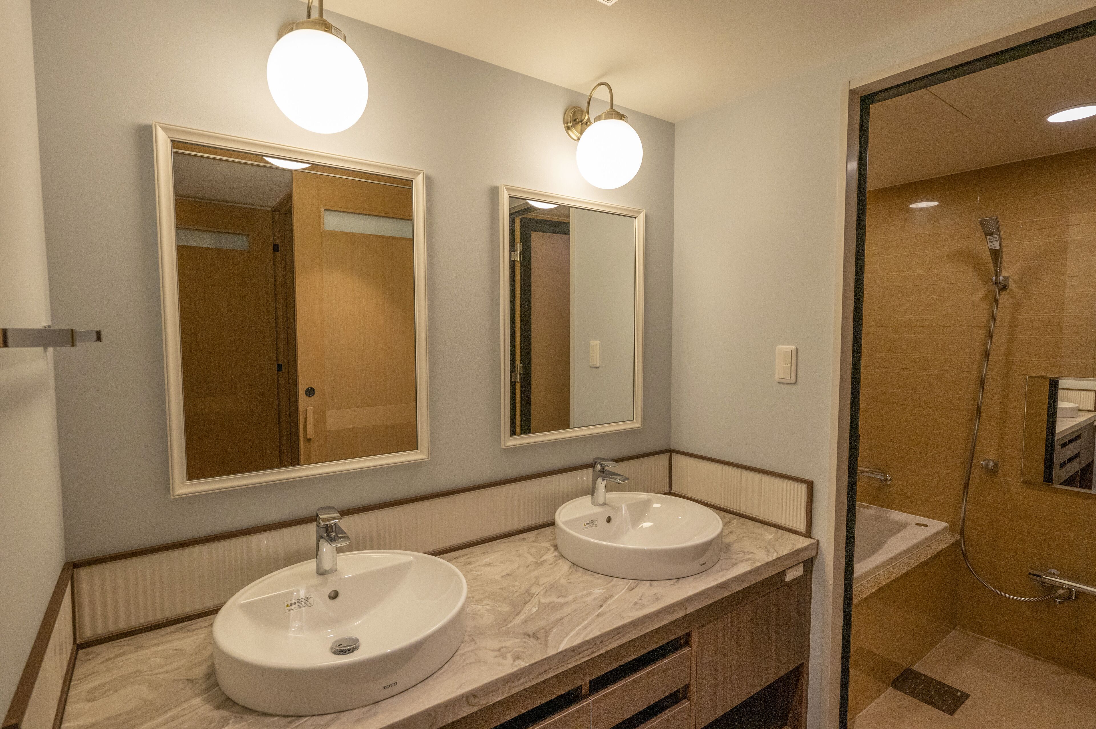 Habitación cuádruple estándar, 4 habitaciones, no fumadores | Baño | Secador de pelo, bidé electrónico, toallas y champú