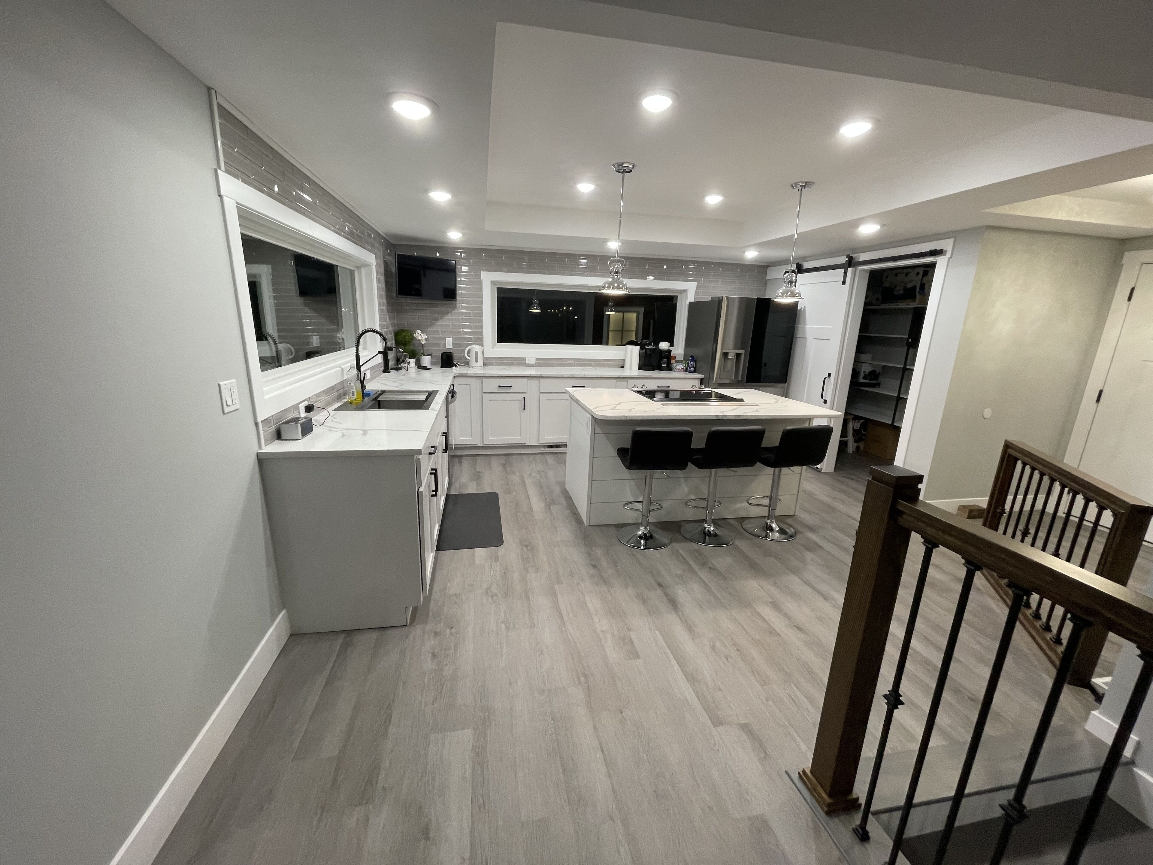 Réfrigérateur, micro-ondes, four, lave-vaisselle