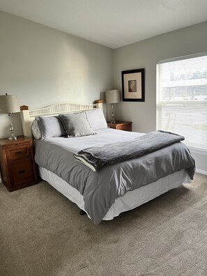 3 bedrooms, iron/ironing board, free WiFi, bed sheets - Cozy and comfortable 3 bedroom set in the rural oaks and vineyards. (Templeton)