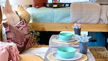 1 habitación, escritorio, wifi gratis y ropa de cama