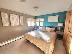 4 bedrooms, in-room safe, iron/ironing board, travel crib