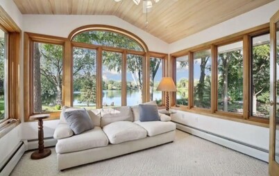 Lake Retreat, Year Round Hot Tub, Pool Table, Pedal Boat