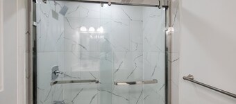 3bd house with basement in Brampton close to Hwy 410