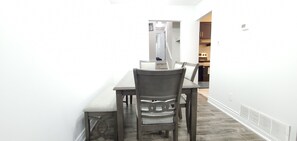 Dining - 3bd house with basement in Brampton close to Hwy 410 (Brampton)