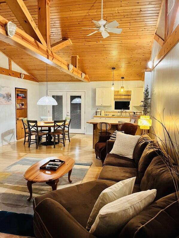 Smart TV, reproductor de DVD, libros y videoteca 