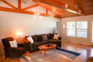 Smart TV, reproductor de DVD, libros y videoteca 