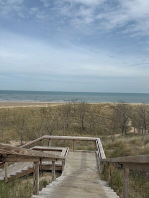 Property grounds - Blue Haven Cottage - New Buffalo Beach, near Wineries & Breweries (New Buffalo)