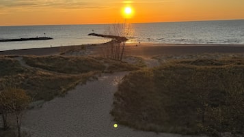 Aurinkotuoleja, rantapyyhkeitä