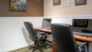 A conference room with two desks, each with a laptop and a black office chair. - Park City condo for Pre Sundance (Park City)