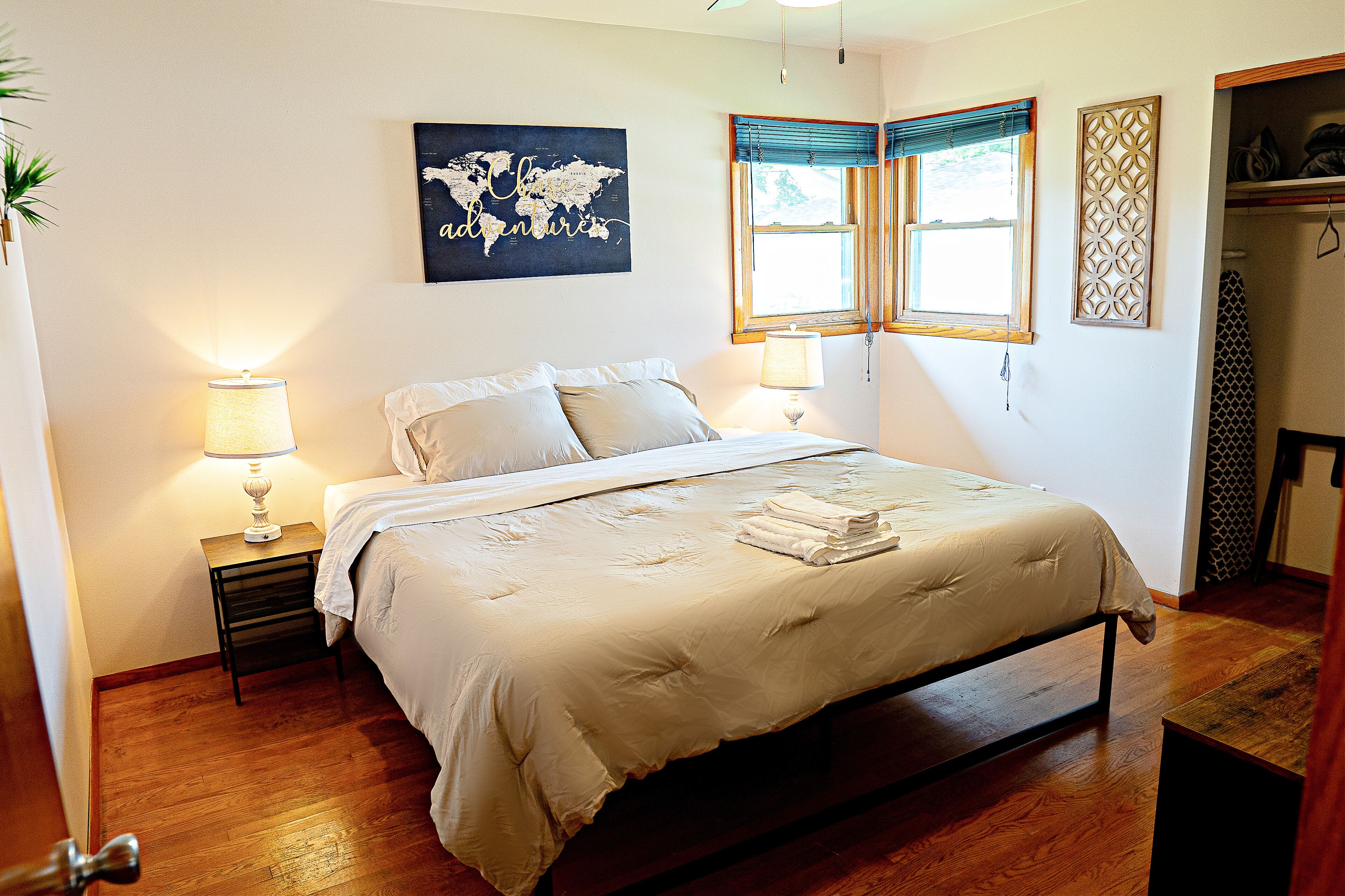 3 عدّة غرف نوم ومكواة/لوح كي وواي فاي مجانًا وملاءات أسرّة