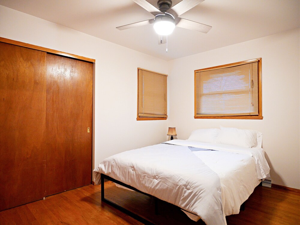 ENTIRE HOME!3 Bedroom Home in the Heart of Oshkosh Oshkosh Vrbo