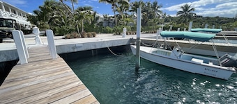The Frigate House, Luxury Home. Pool, Boat Slip, Beach Access