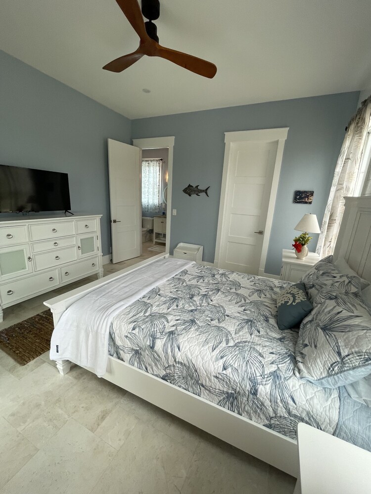 The Frigate House, Luxury Home. Pool, Boat Slip, Beach Access Elbow