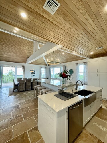 The Frigate House, Luxury Home. Ocean Views, Pool, Boat Slip, Beach Access