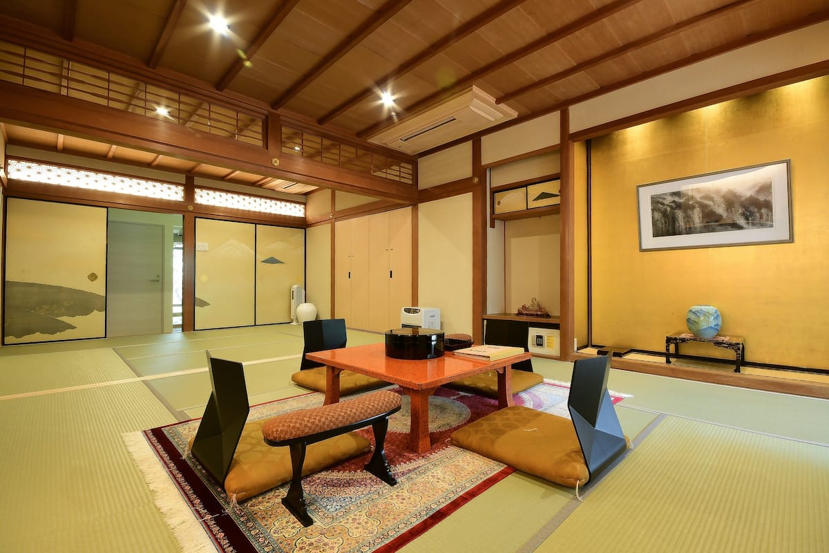 Suite, para no fumadores (Himalaya) | 1 habitación, caja de seguridad en la habitación y muebles diferentes