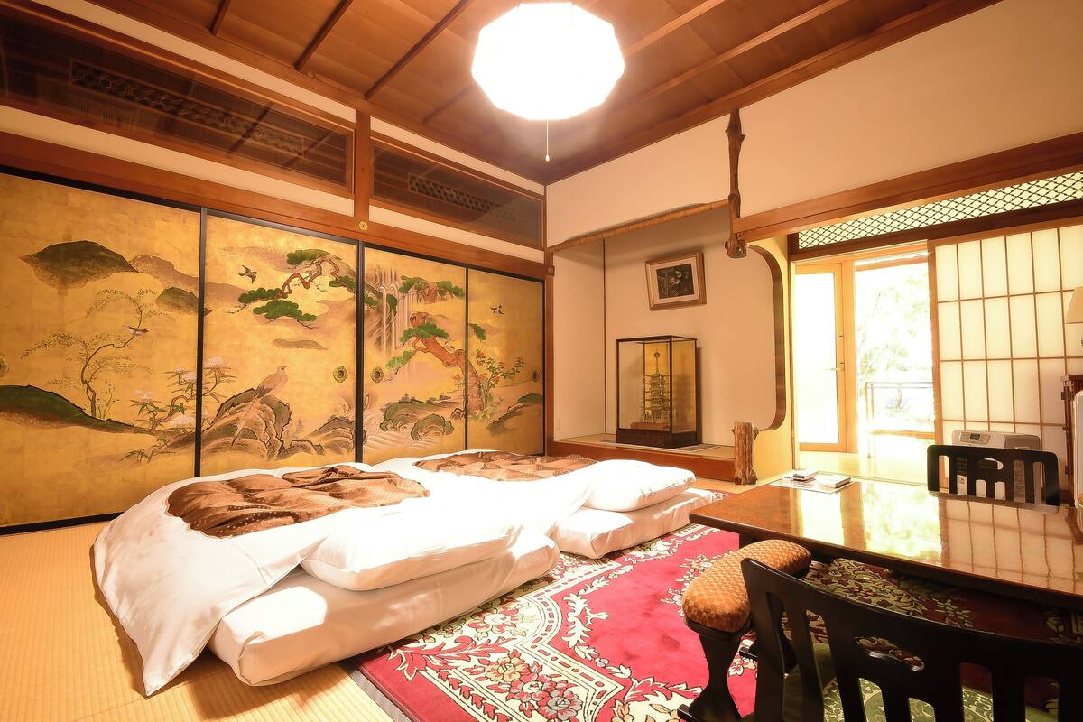 Superior Room, Non Smoking | Hypo-allergenic bedding available, in-room safe, WiFi (free)