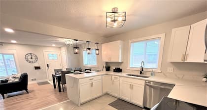Spacious 5BR Oasis with Game Room & Fire Pit, Denver