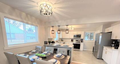 Spacious 5BR Oasis with Game Room & Fire Pit, Denver