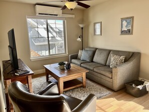 Smart TV - Cozy carriage house in Bozeman, 3 miles to downtown (Bozeman)