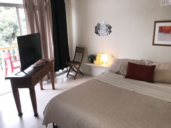 4 bedrooms, desk, iron/ironing board, free WiFi