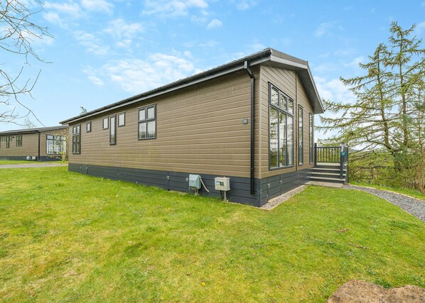 Exterior - This luxurious lodge is ideal for a relaxing break with friends or family. (Bewaldeth, Keswick)