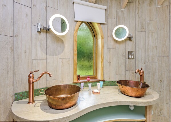 Unclassified image, 1 of 15, button