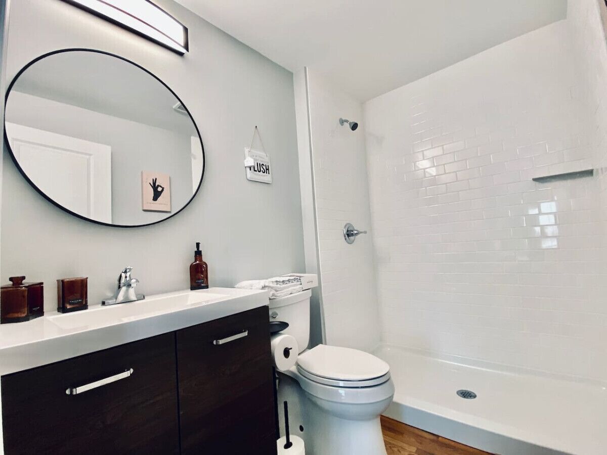Bañera, secador de pelo, toallas