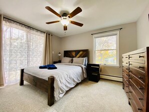 4 bedrooms, desk, iron/ironing board, free WiFi