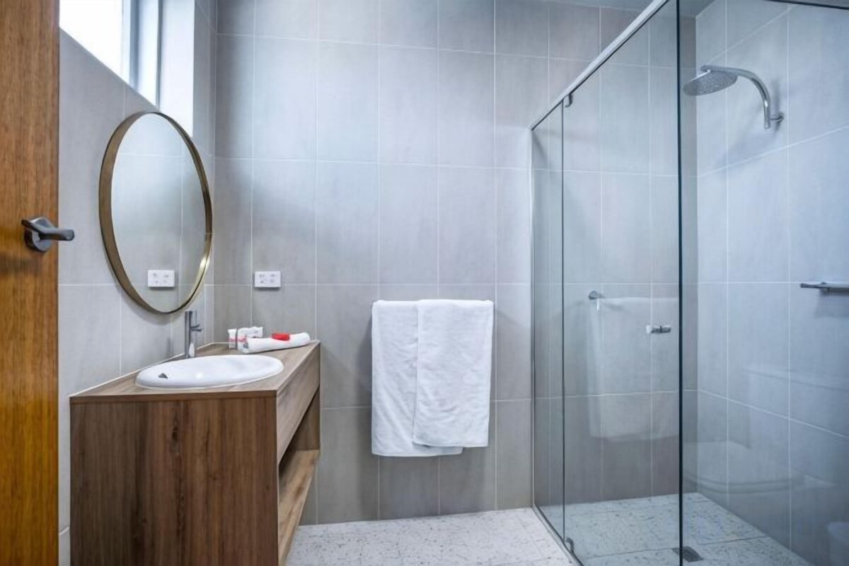 Baño | Regadera, regadera tipo lluvia, amenidades de baño gratuitas 