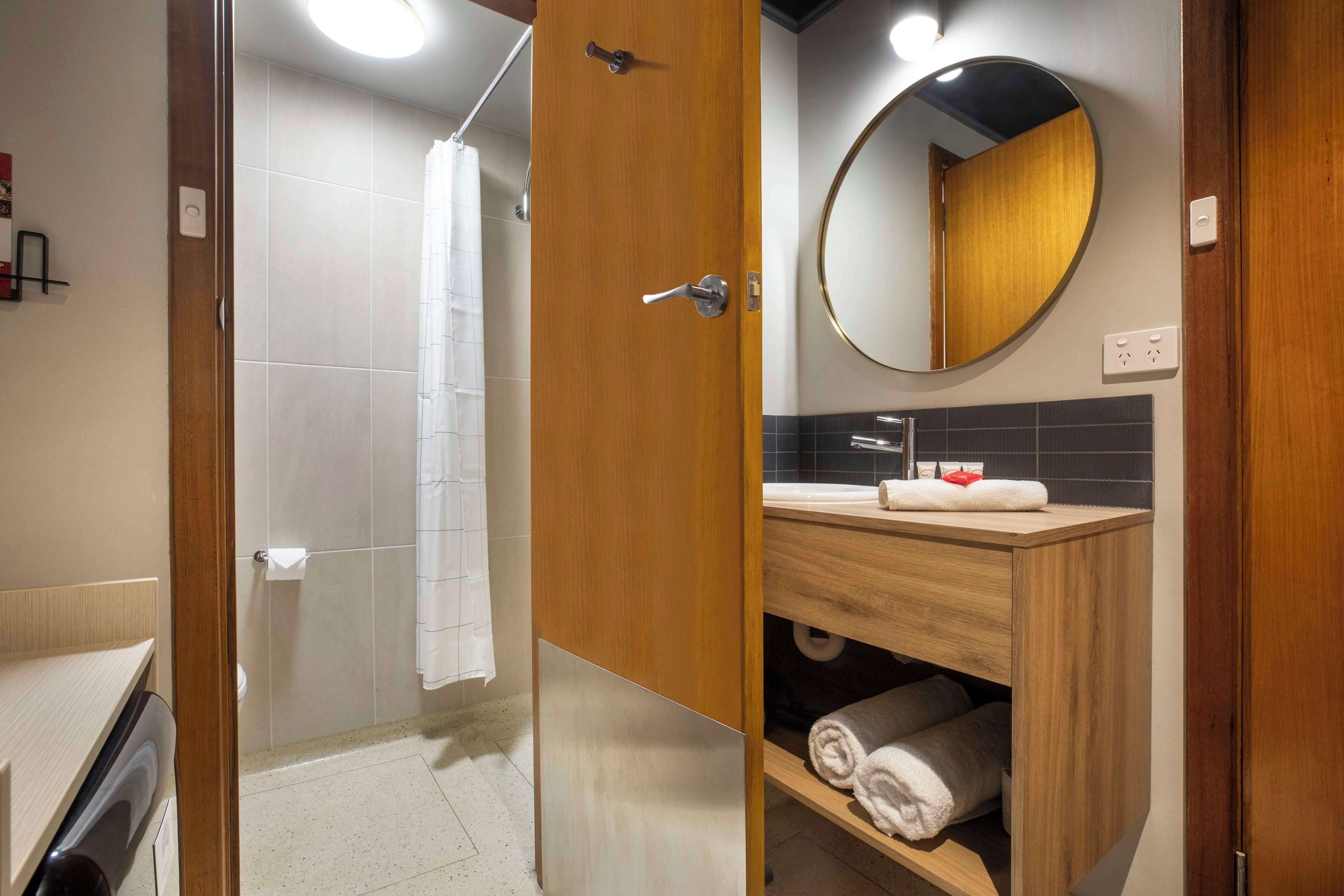 Estudio (Queen and Single) | Baño | Ducha y cabezal de ducha tipo lluvia