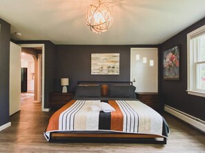 3 Schlafzimmer, Schreibtisch, Bügeleisen/Bügelbrett, WLAN