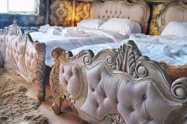 4 bedrooms, WiFi, bed sheets