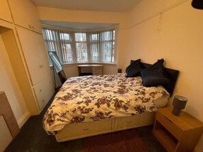 3 bedrooms, iron/ironing board, WiFi, bed sheets - 3-Bed House - Sleeps 5 with Free Parking (Birmingham)