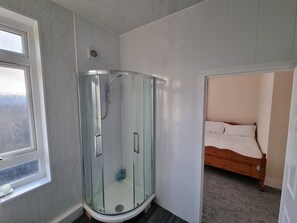 Douche, serviettes fournies