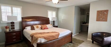 3 bedrooms, desk, iron/ironing board, travel cot