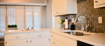 A.L.I. Place is a newly renovated 3 bedroom/2 bathroom home 5 min. from airport.