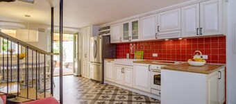 Impeccable 4-Bed Apartment in Osor