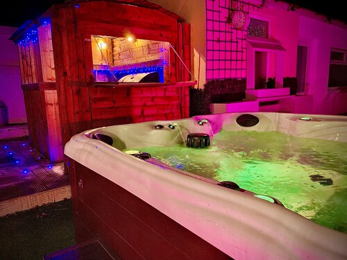 Captivating 4-Bed Hot Tub House in Blackpool
