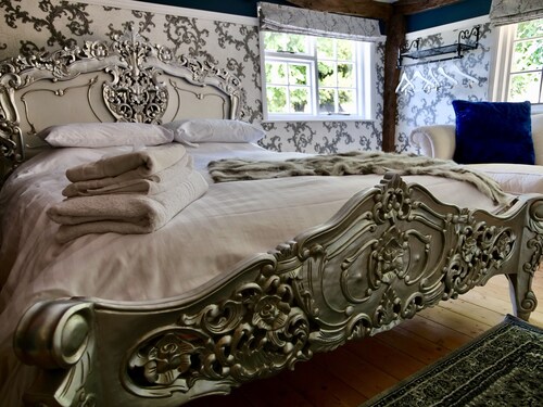 Luxury 9 Bed Manor House Hot Tub Cinema Room SkyTV