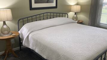 2 chambres, bureau, fer et planche à repasser, accès au Wi-Fi (inclus)