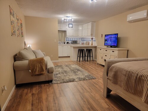 Lake Access / Private Boat Launch Cabin with Game Room!