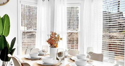 Hip & Cozy Getaway - 5 mins to DT Lawrenceville!