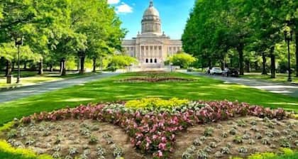 Farmhouse Cottage local Horse farms, Distilleries, Winery Tours, walking trails.