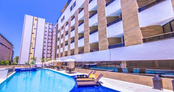 Innendørsbasseng og utendørsbasseng