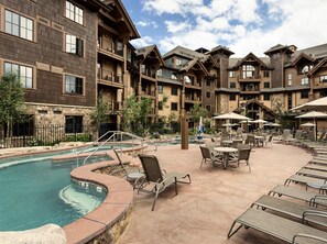 Innenpool, Außenpool